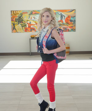 18 year old cutie Carmen Callaway sexys her two study buddies at the same time